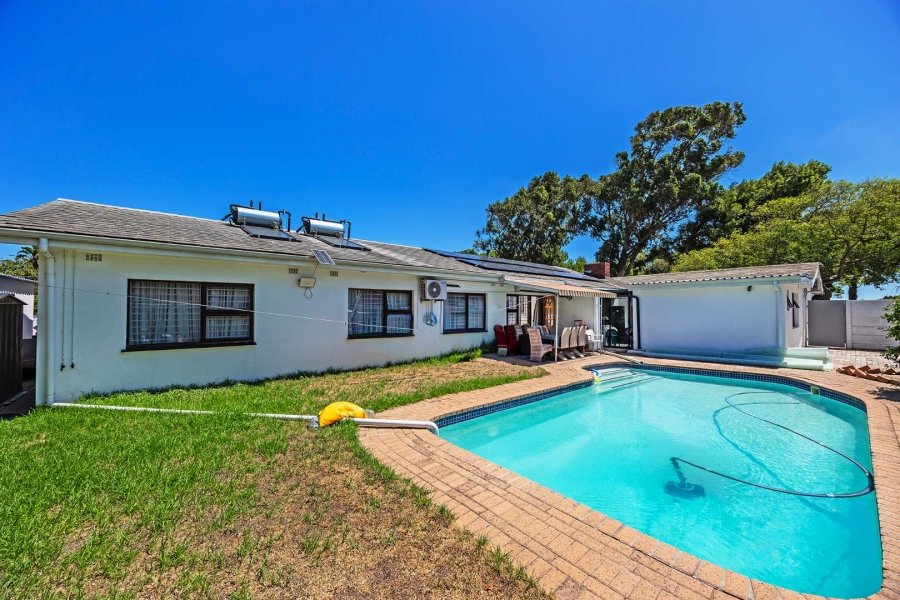 5 Bedroom Property for Sale in Panorama Western Cape